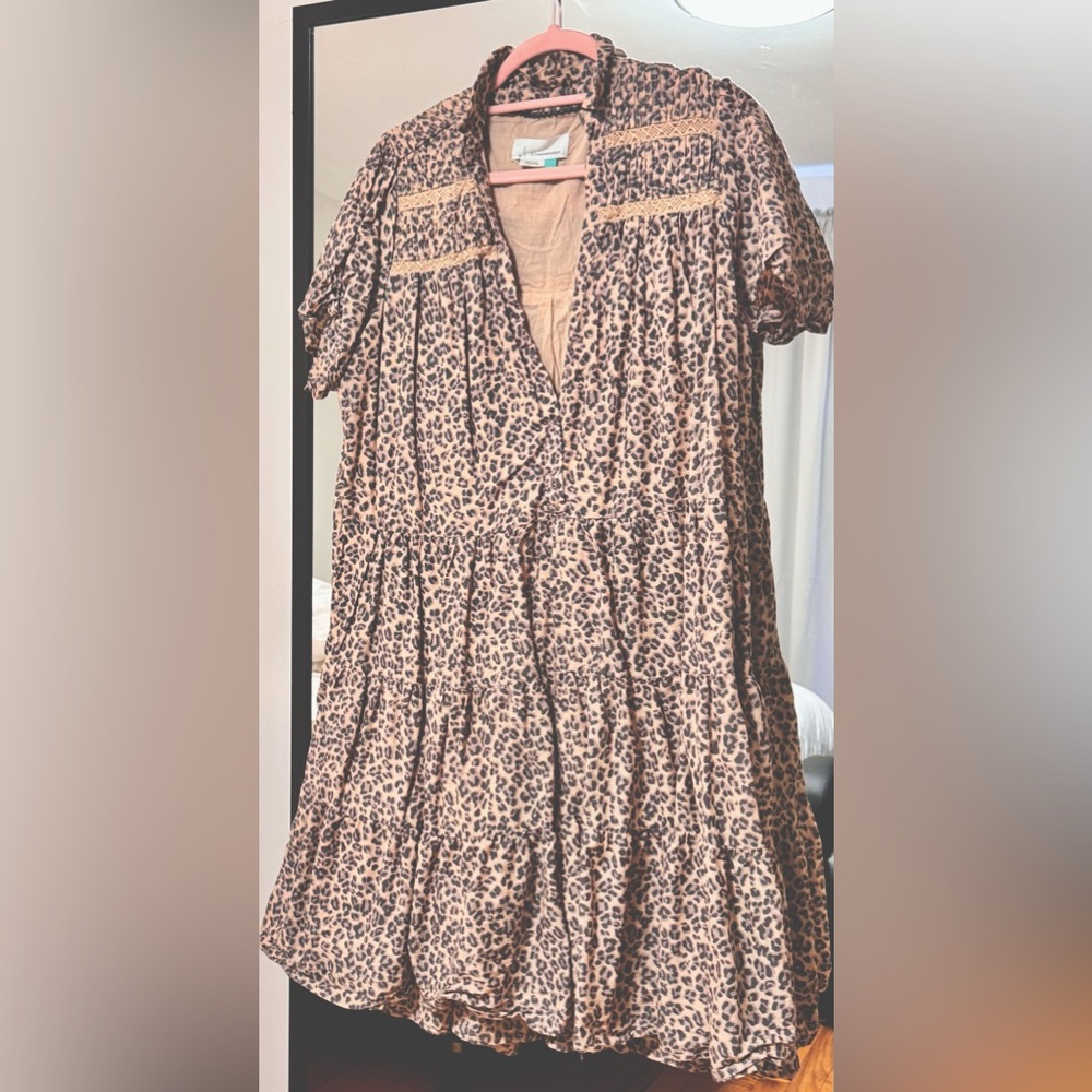 Gorgeous Anthropologie leopard print dress with pockets. Comfy, stylish and fun!